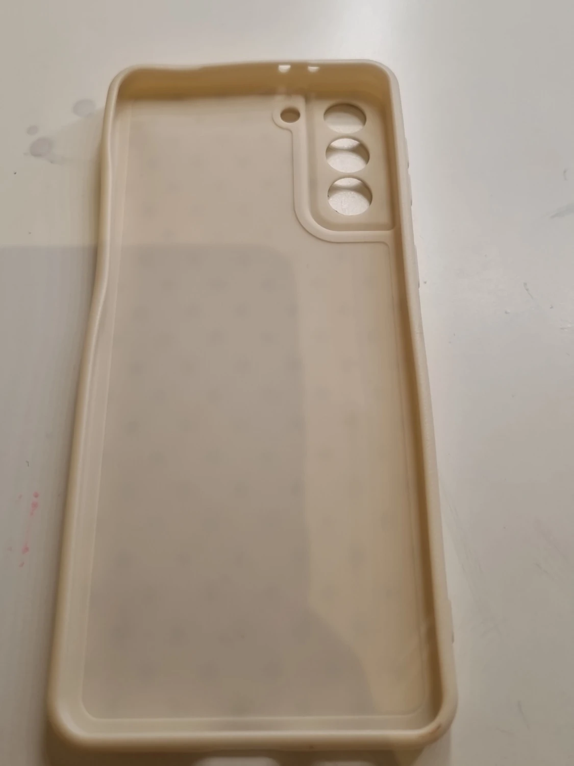 Beige mobilskal med svarta prickar - 1