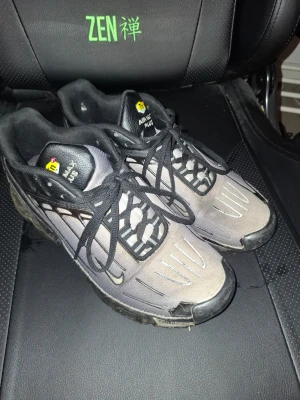 Svart och gråa Nike TN - Gråa och svarta med en liten rosa fade, äkta, använda en del, pris går att diskutera