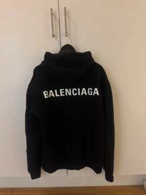 Balenciaga hoodie - Väldigt fint skick! Storlek M. Kvitto finns