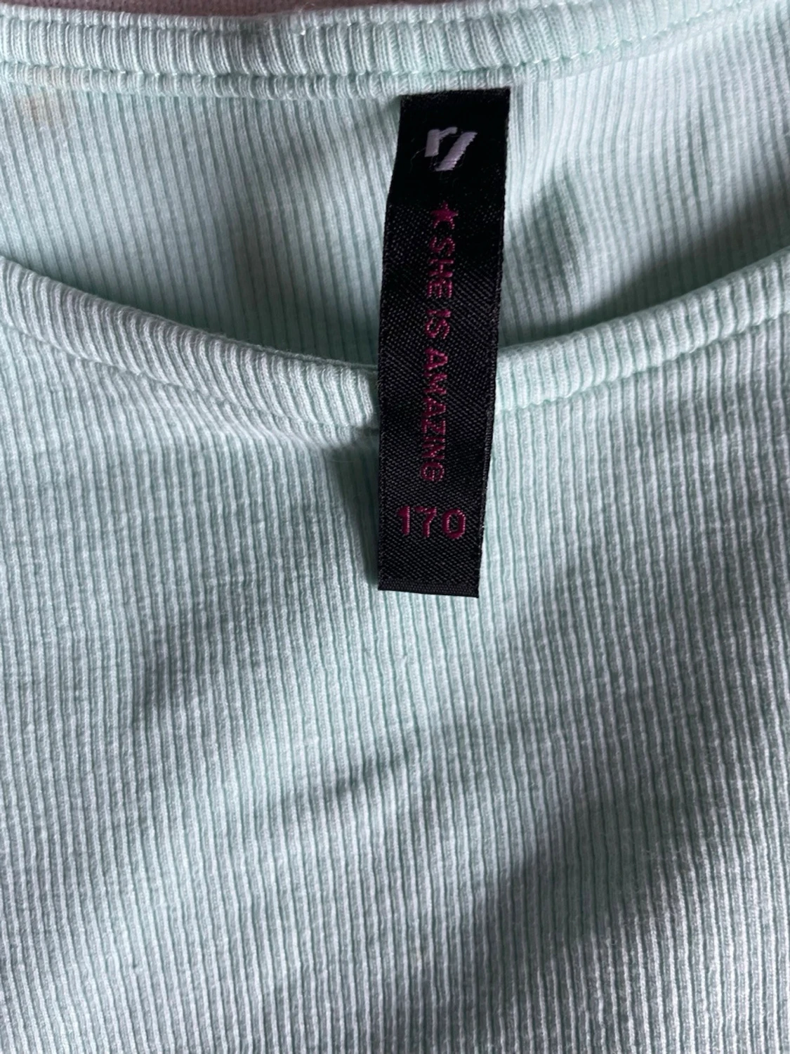 Mintgrön ribbad topp från She Is Amazing - 1