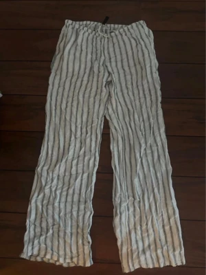 Lågmidjade linnebyxor - Fint skick, lite skrynkliga 
