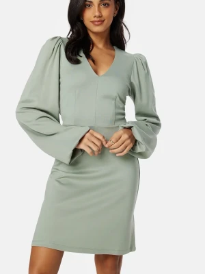 Ljusgrön klänning - helt ny! - Helt ny grön klänning från bubbleroom – endast provad. Prislapp sitter kvar! Skriv gärna om du vill ha fler bilder eller undrar över något!💕