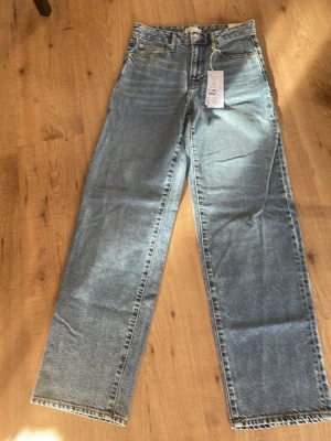  Jeans  -  Jeans från Gina Tricot med lappen kvar så har aldrig använt😊i storlek xxs 