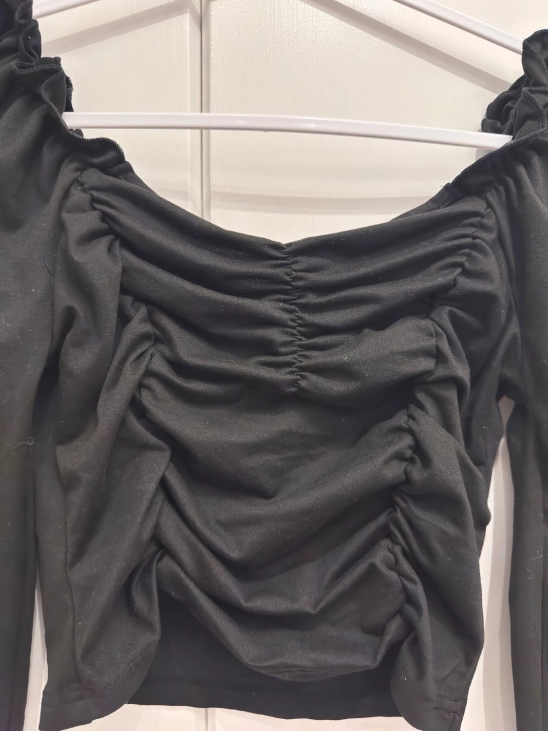 Svart croppad topp med rynk - 1