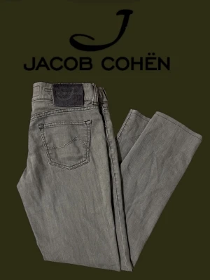 Jacob cohën jeans - Jacob cohën,  Kvalitets jeans från Italien. Mycket bra skick. Längd 94 cm och midja 40. Passar S och xs