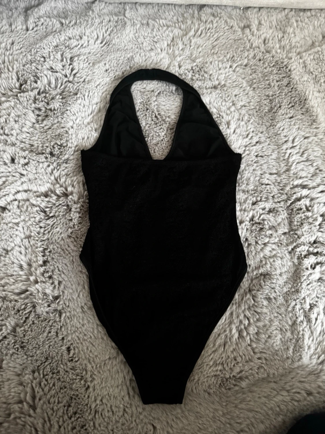 Svart halterneck body med spetsdetaljer