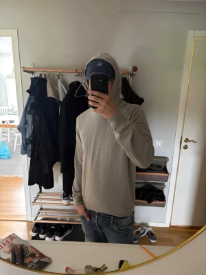 Oscar Jacobson hoodie - En snygg stickad Oscar Jacobson hoodie ! Storlek S ! Bra skick! 