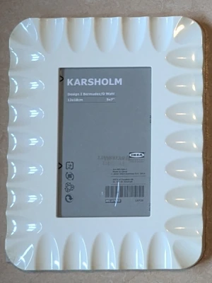 RAM , KARSHOLM från IKEA  - NYTT SKICK , RAM av plast   Ramen är inplastad i orginal plasten.