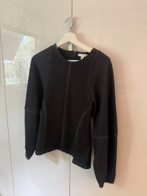 Jeans tröja  - En fin och skön jeans topp/tröja. Aldrig använd. 