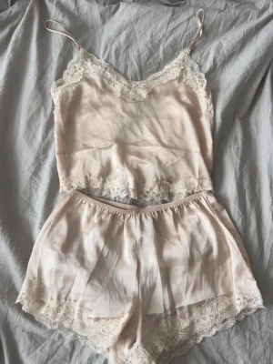 pyjamas  - jättefin pyjamas från H&M, i nyskick 