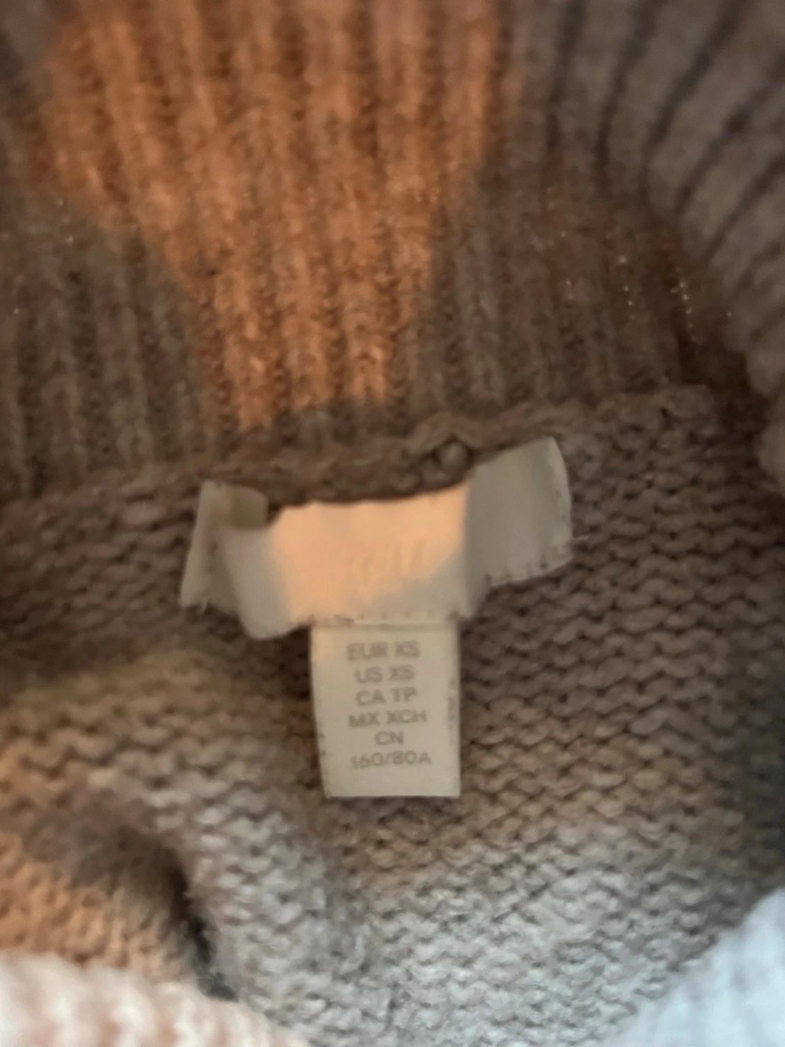 Beige oversized stickad polotröja - 4