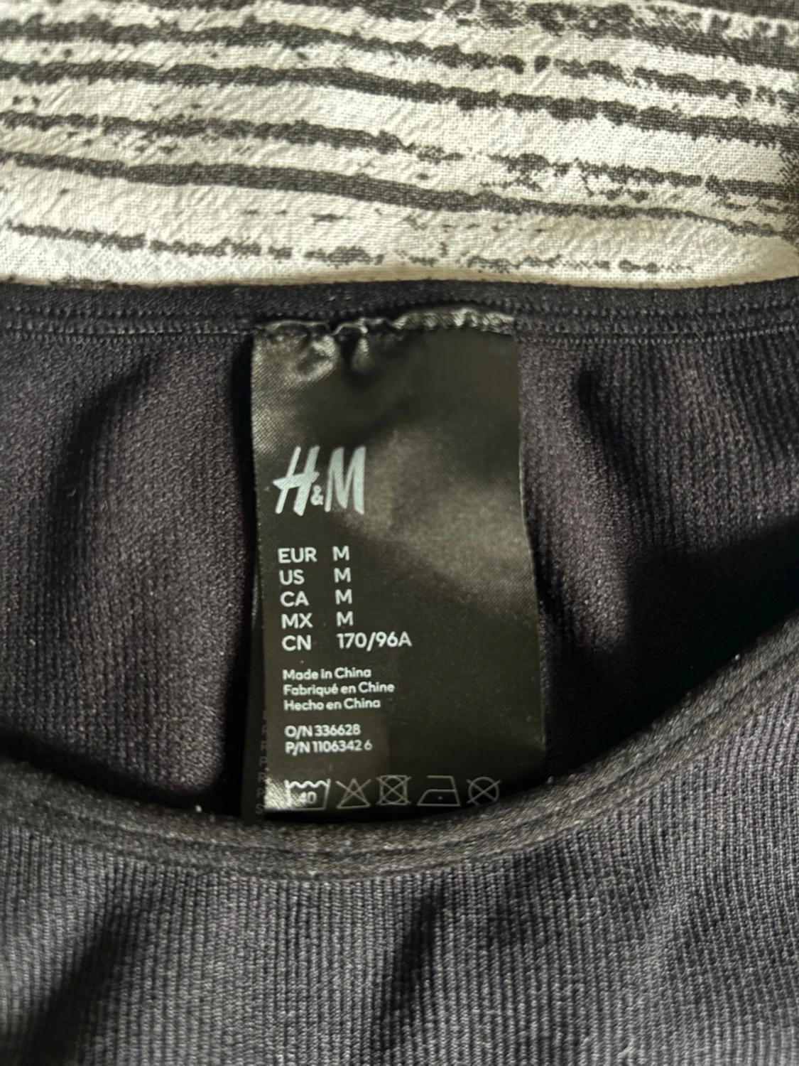 Svart croppad topp från H&M - 1