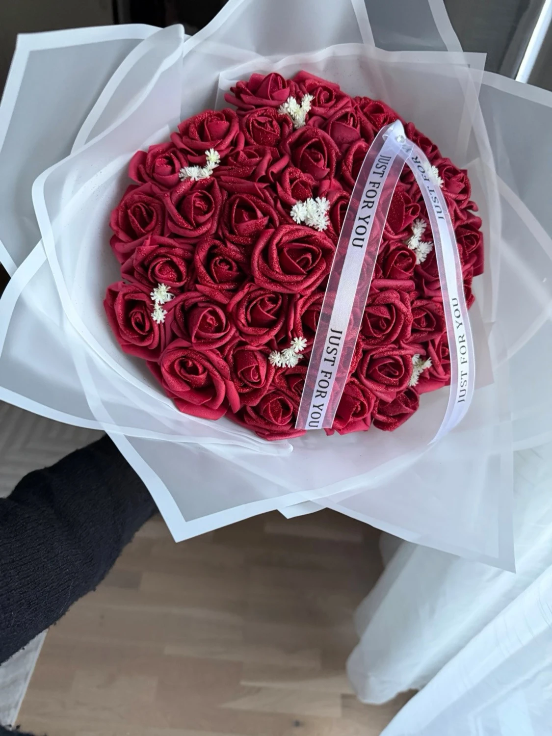 Bukett med röda konstrosor - 2