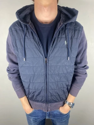 Ralph Lauren cardigan  - Size L | Mycket bra skick | Modellen är 184, 74 kg | Hör av dig vid frågor!
