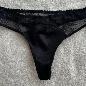 Svarta stringtrosor med spets - NY trosa pris 199kr