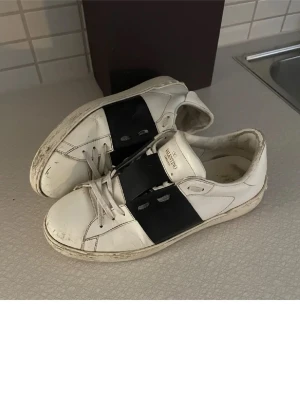 Valentino opens  - Valentino  opens inte de bästa skicket 