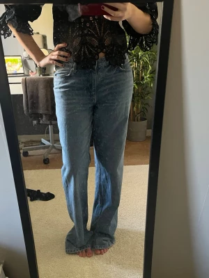 ”boss bby” jeans  - storlek 40 men passar 38 också om man gillar lite lösare stil (jag brukar ha 38 & är 170cm). använda en kväll annars som nya o supersnygga till våren💝