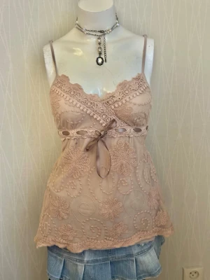  spetslinnetopp med rosett -  spetslinnetopp med rosett