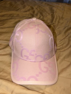 Gucc*i keps Rosa - Gucc*i keps i färgen rosa ny och oanvänd med tagg.