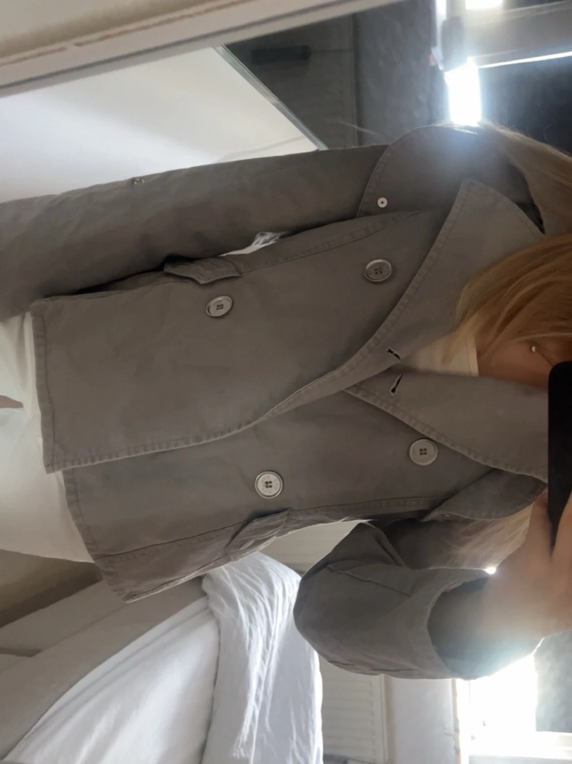 Grå kavaj med stora knappar - 3