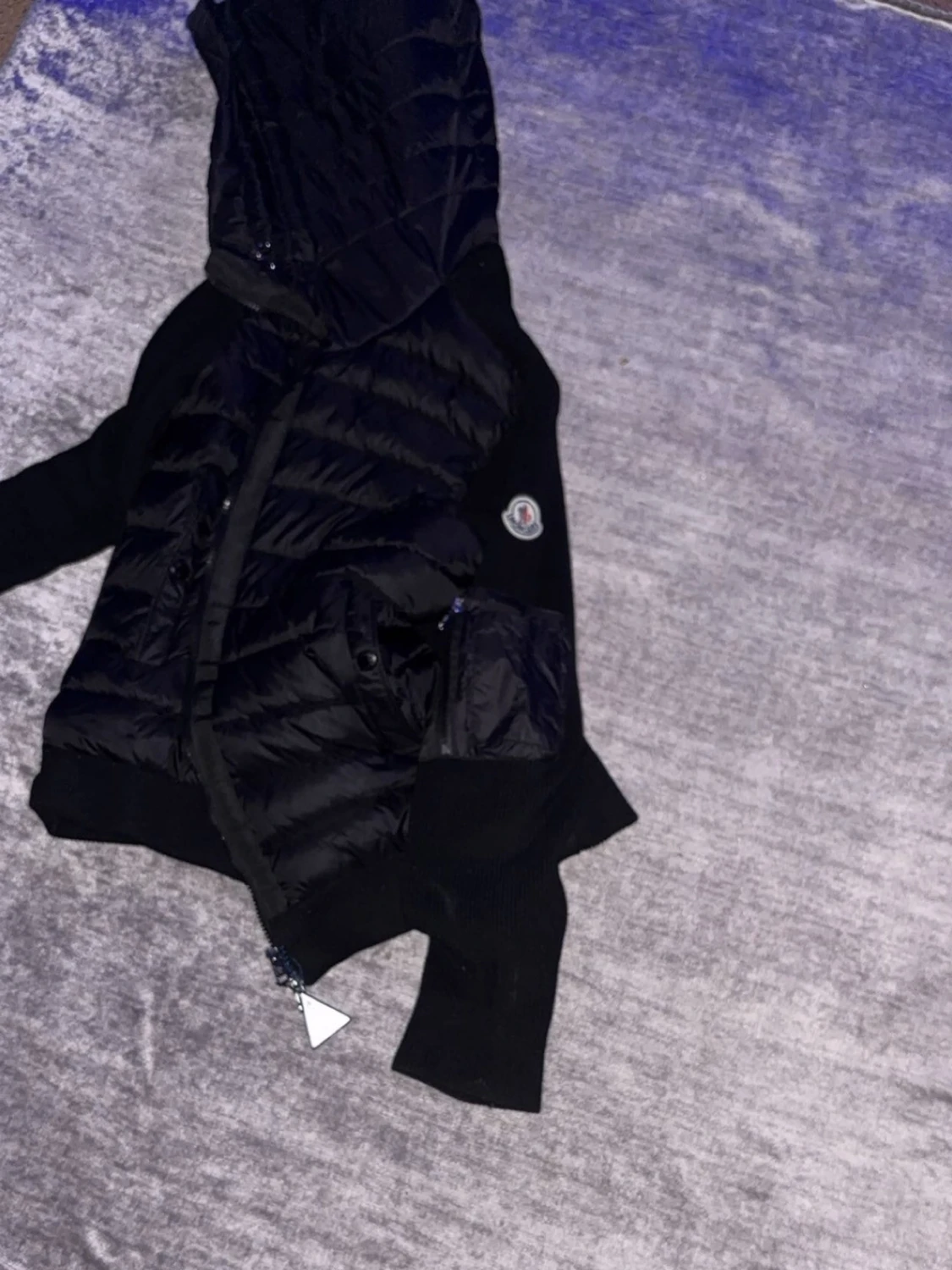 Nfc funkar. Svart pufferjacka från Moncler storlek m passar i s också - 4