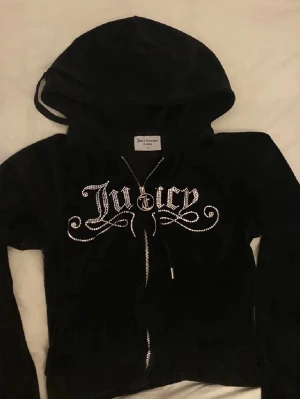Svart Juicy Couture hoodie i velour - Juicy couture hoodie strl S