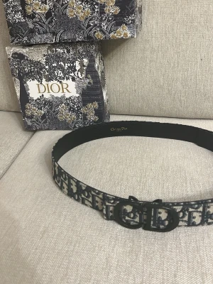 Bälte - Kom privat för bilder och pris.