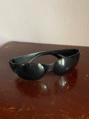 Solglasögon - Köpta på nätet, väldigt snygga och tyvärr aldrig använda 