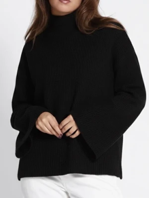 Stickad tröja Lager157 - Svart stickad tröja från Lager157 i storlek M, den har lite högre krage och slits på både armar och båda sidorna av tröjan. Aldrig använd.