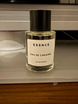 Essnce - Essnce Eau De Caramel , en härlig karamell doft 50 ml. Har bara testat