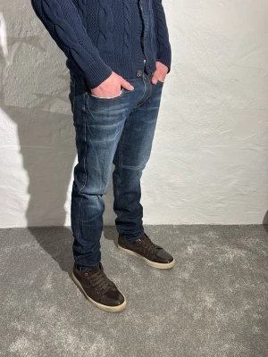 Replay jeans  - Ett par riktigt snygga jeans från Replay i storlek W33 L32 i modellen Anbbas 