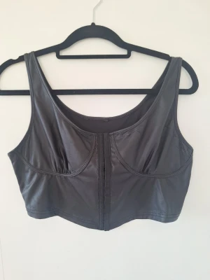 Svart topp - Vet ej stl kännsxsom M