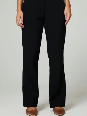  cam svarta kostymbyxor med raka ben - Snygga svarta kostymbyxor med låg midja och raka ben.  Klassisk svart färg och har en stilren look som passar till många olika outfits. Skriv privat för fler bilder / mått 💕.