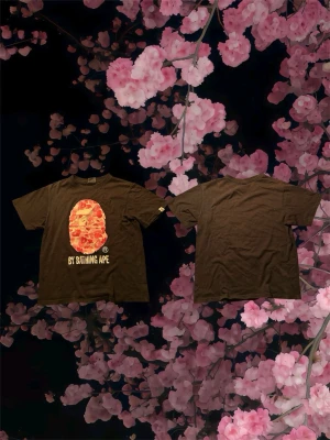 BAPE T-shirt  - BAPE tröja med fantastisk kvalité, sträck märken på loggan. Meddela vid intresse! 😁