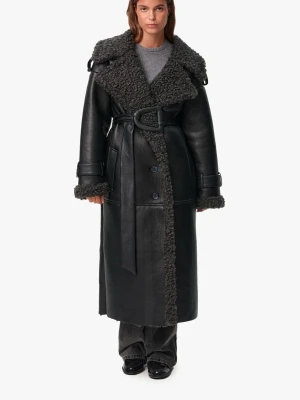 Söker!  - Hej! Jag söker denna jackan från Adoore i storlek M. 