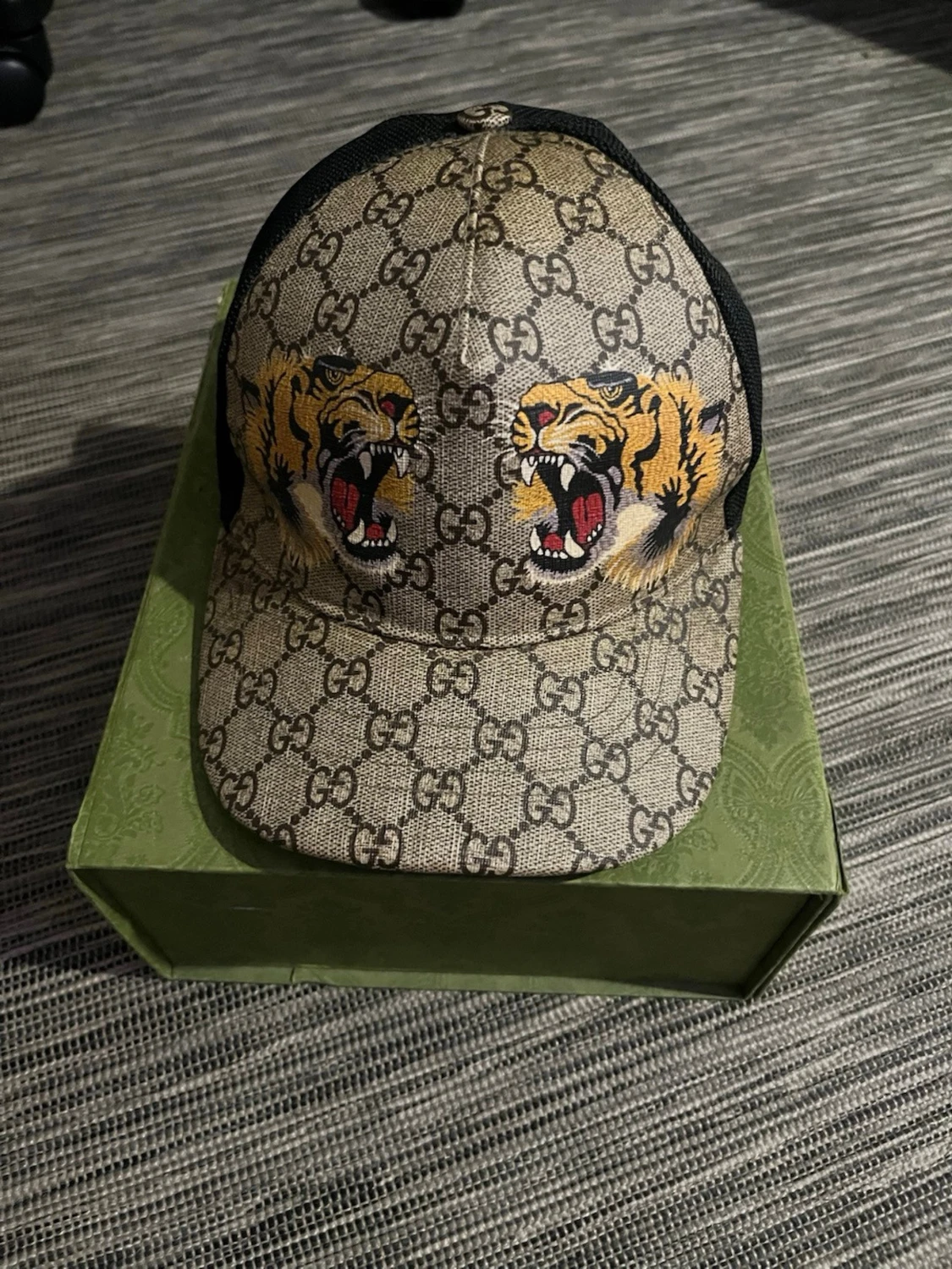 Gucci keps med tigertryck