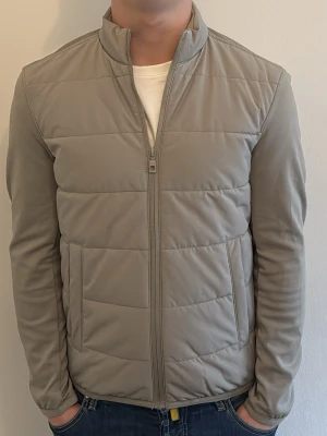 Cardigan Jacka - - Condition: 8/10 - Color: Beige - Size: S