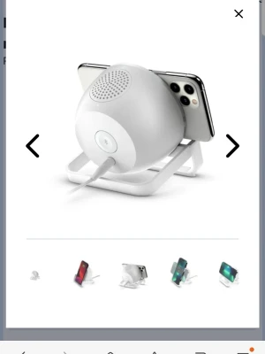 Belkin trådlös laddningsstation 10W - Snygg och modern vit trådlös laddningsstation från Belkin, modell BOOST↑CHARGE. Laddaren har inbyggd högtalare och stöd för 10W snabbladdning. Tillverkad i plast med rundad form och praktiskt ställ för mobilen. Perfekt för skrivbordet eller nattduksbordet.