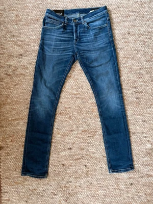 Dondup George jeans - Säljer dessa feta Dondup George jeansen👌Storlek=W31, skick: 9,5/10⭐️. Hör gärna av er vid frågor eller funderingar👍