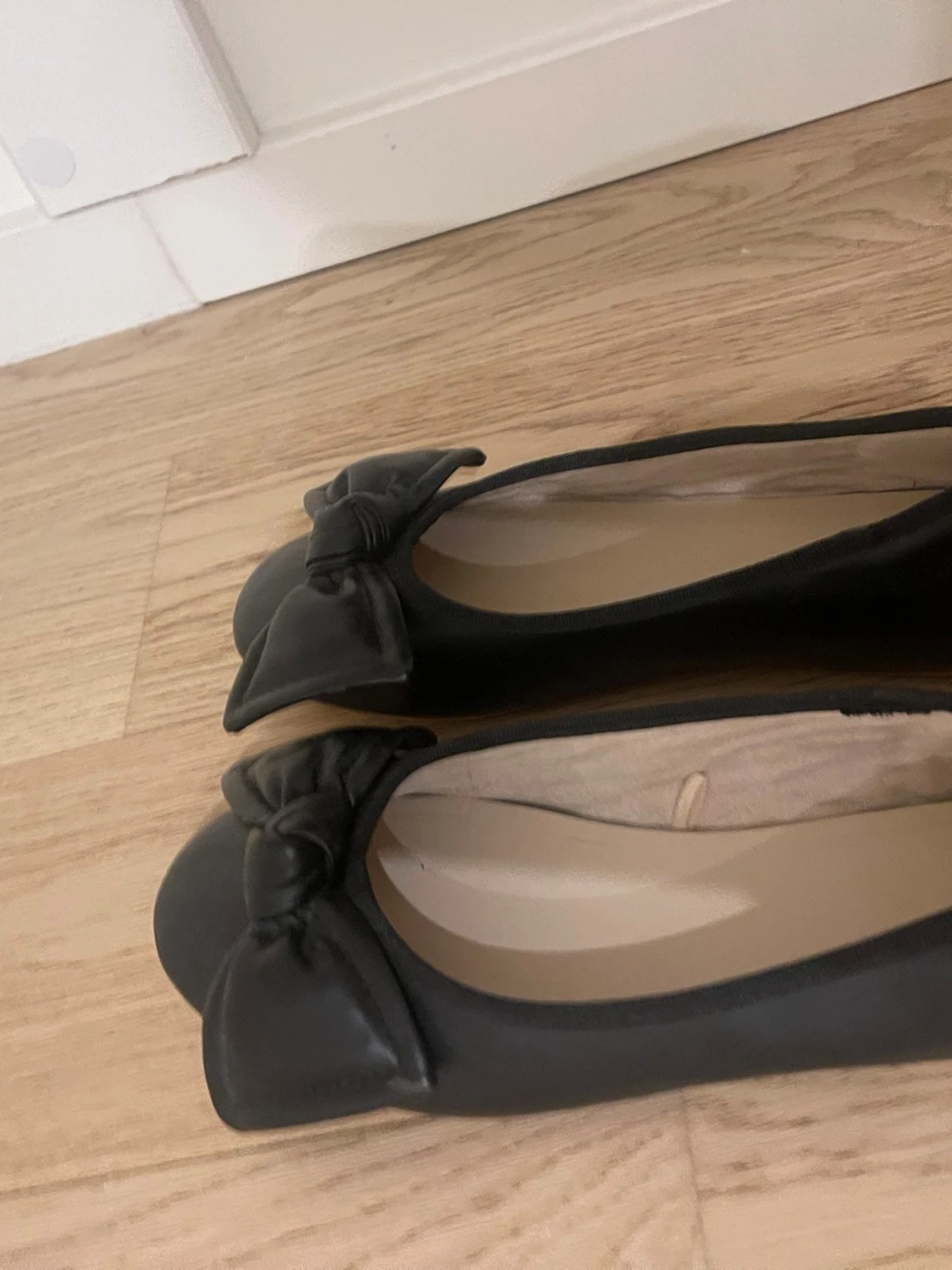 Svarta ballerinaskor med rosett - 1