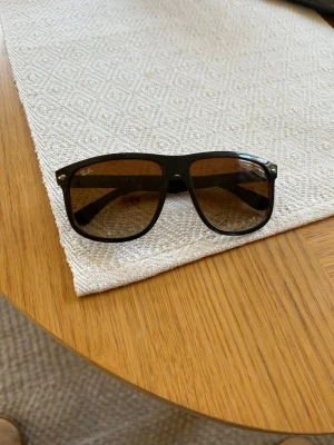 Ray ban boyfriend - Snygga Ray- ban boyfriend i bra skick