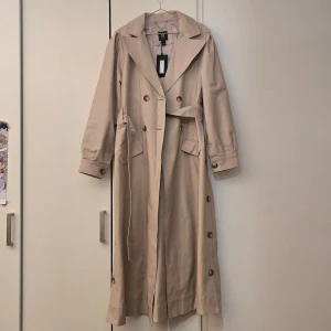 River Island ny beige trenchcoat - Beskrivning kommer inom kort...