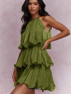 Grön volangklänning med halterneck - Snygg kort grön klänning med halterneck och flera lager volanger. Klänningen är köpt från pinkswan men ser ut som den från missguided. Aldrig använd så är i nyskick ❤️