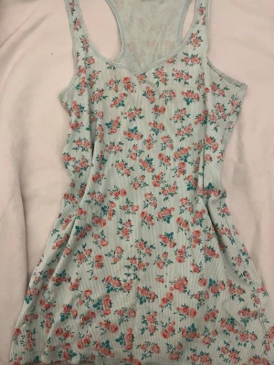 Vintage topp!! 2000s - fick den ifrån min moster , är gjord 2009 ❤️❤️