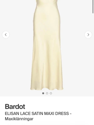 Söker!!! - Hiii, söker denna superfina klänning i stl. xs/34 lite akut💕 Hör av dig om du har en och vill sälja🤞🏼🤞🏼