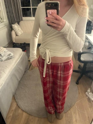 Vit knytt kofta från lager 157 - Super fin och mysig vit knyt kofta från lager 157 