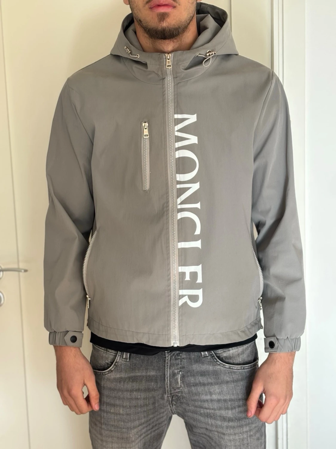 Grå vindjacka från Moncler - 1
