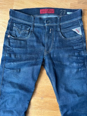 Replay jeans  - Säljer mina nya replay jeans som inte är använda nån gång dom är 27/32 men dom passar bättre på 28/32 skriv vid funderingar 