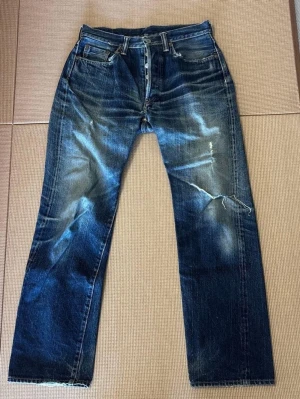 Eternal selvedge jeans  - Säljer ett par feta ETERNAL 811 selvedge jeans. Jävligt feta, sitter straight fit. Skriv vid funderingar. De har ett väldigt litet hål i fickan 