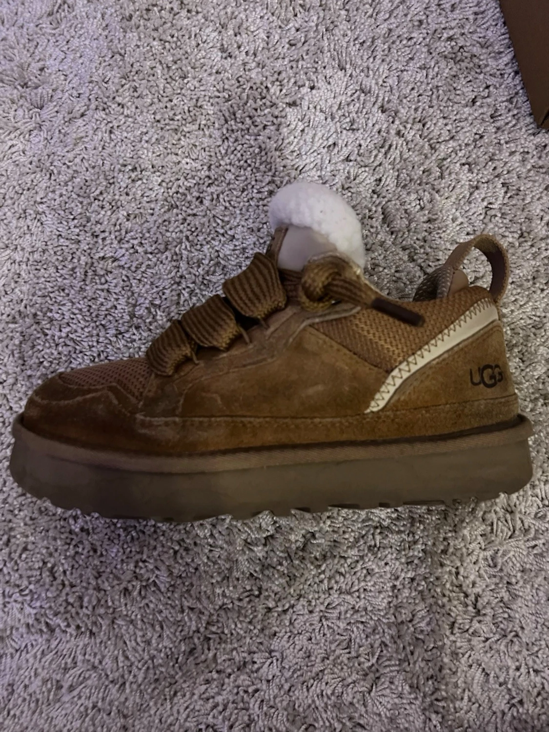 Bruna sneakers från UGG med fårull - 1